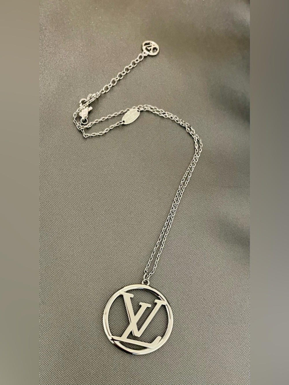 Silver LV Circle Pendant Necklace - Picture 1 of 3